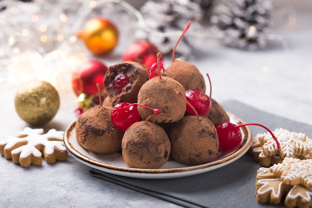 Bonbons Sucrés De Noël Sur La Table Des Desserts Boules De