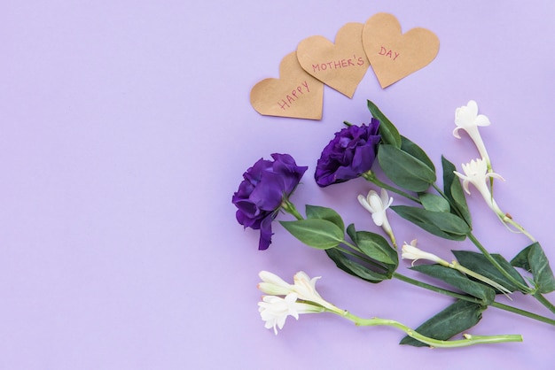 Bouquet De Fleurs Avec Des Coeurs Pour La Bonne Fête Des