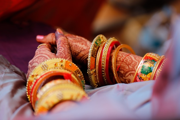 Bracelets mariée main Photo Premium