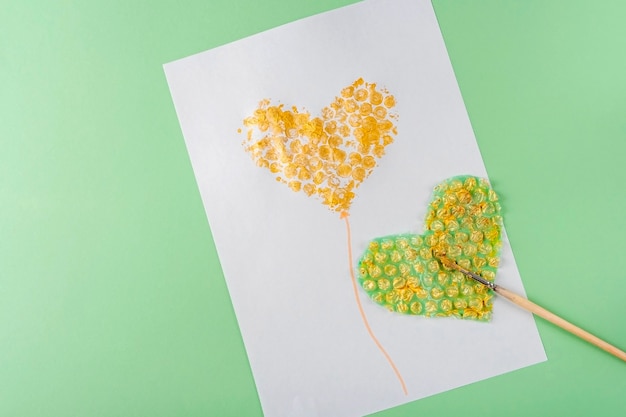 Bricolage Et Creativite Pour Les Enfants Dessin Carte De Voeux Avec Coeur En Utilisant Du Papier