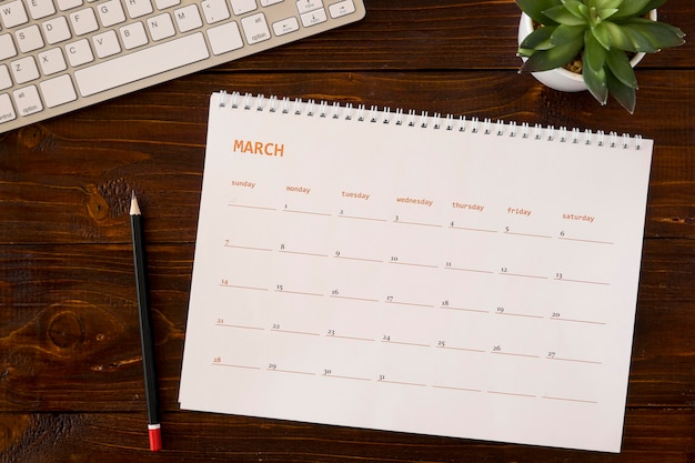 Calendrier De Bureau Vue De Dessus Sur Table En Bois ...