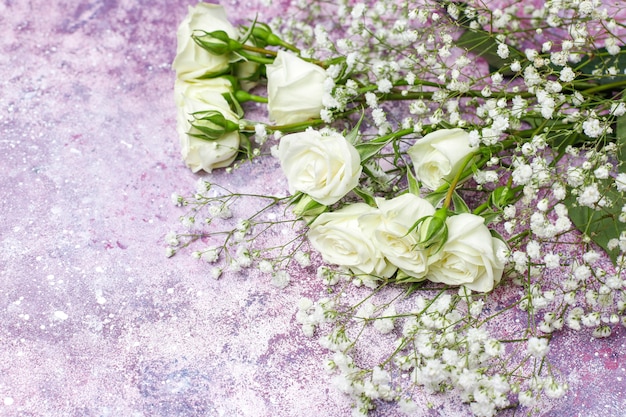 Carte De La Journee De La Femme Du 8 Mars Avec Des Fleurs Blanches Des Bonbons Et Une Tasse De The Photo Gratuite