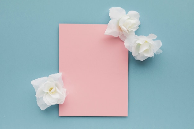 Carte De Mariage Avec Des Fleurs Photo Gratuite