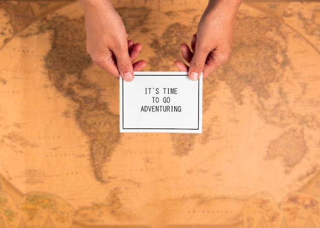 Carte vue de dessus avec message inspirant Photo gratuit
