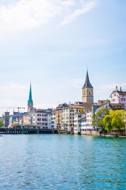 Centre ville  De Zurich  Avec Les C l bres glises 
