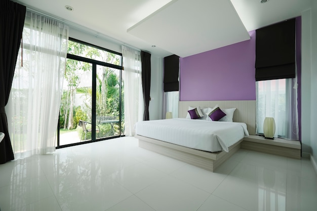 Chambre moderne dans l'hôtel Photo gratuit