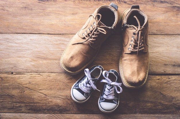 Les Chaussures De Père Et Fils - Concept Takecare | Photo ...