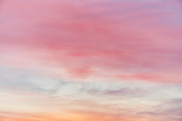 Ciel Coucher De Soleil Avec Des Nuages De Lumiere Jaune Rose Degrade De Ciel Bleu Lisse