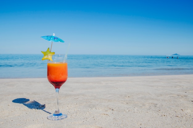 Cocktail Sur La Plage En Gros Plan Télécharger Des Photos