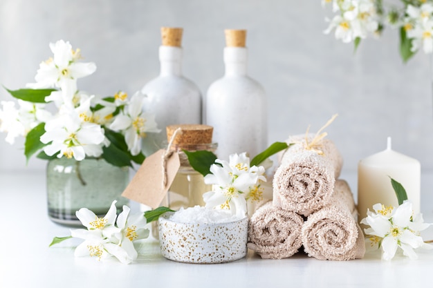  Composition  De Spa Avec Des Fleurs De Jasmin Sur Tableau  