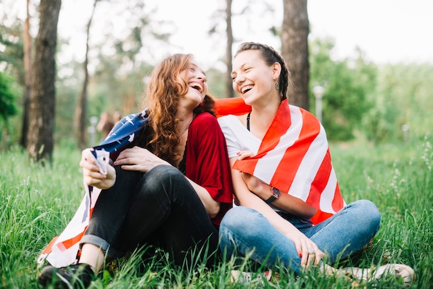 Concept De Fete De L Independance Avec Les Filles Dans La Nature