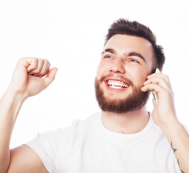 Concept De Style De Vie De Technologie Et De Personnes Homme Joyeux Au Telephone Avec Le Poing Leve Recevant De Bonnes Nouvelles Photo Premium