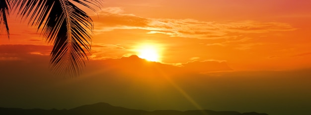 Coucher De Soleil Heure Dorée Ciel Avec Soleil Sur Montagne