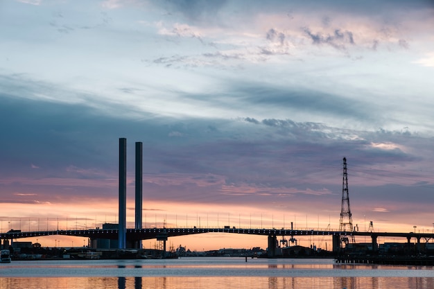 Coucher De Soleil En Mer Et Pont Télécharger Des Photos