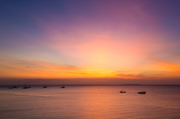 Coucher De Soleil Sur La Mer à Zanzibar Télécharger Des