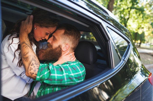 Couple Fait L Amour Dans La Voiture Photo Premium