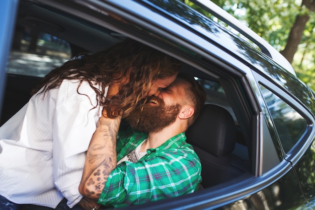 Couple Fait L Amour Dans La Voiture Photo Premium