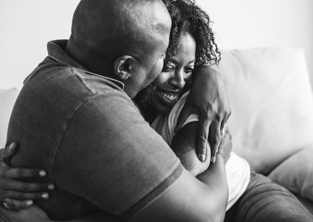 Un Couple Noir Joyeux Photo Gratuite