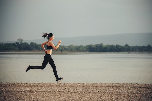 Coureur De Femme Jeune Fitness | Télécharger Des Photos Gratuitement