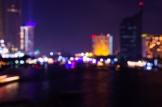 Crépuscule de nuit floue bokeh de lumière dans le centre de bangkok abstrait. Photo Premium