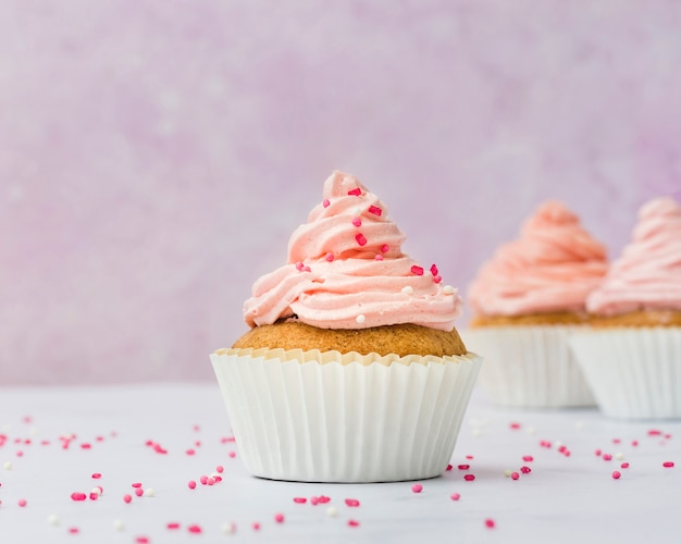 Cupcake Rose Doux Vue De Face Photo gratuit