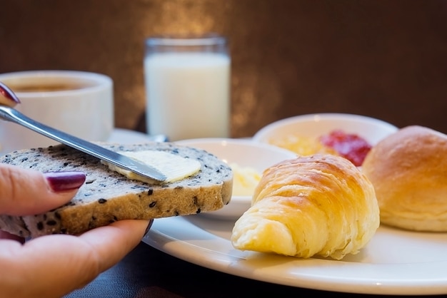 Dame, beurre, pain, petit déjeuner, lait, café Photo gratuit