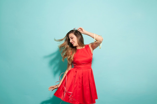 Danse amusante à la fête Photo gratuit