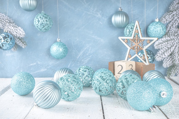 Décoration De Noël Ou D'hiver De Fête Avec Des Boules D'arbre De Noël 