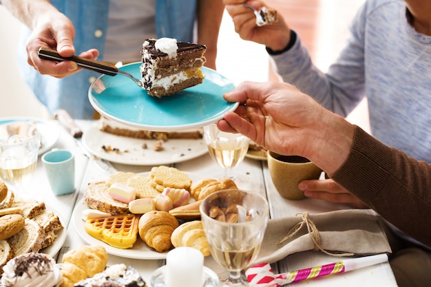 Délicieux gâteau d'anniversaire Photo gratuit