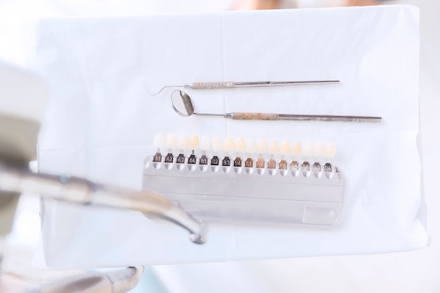 Dents et autres outils dentaires Photo gratuit