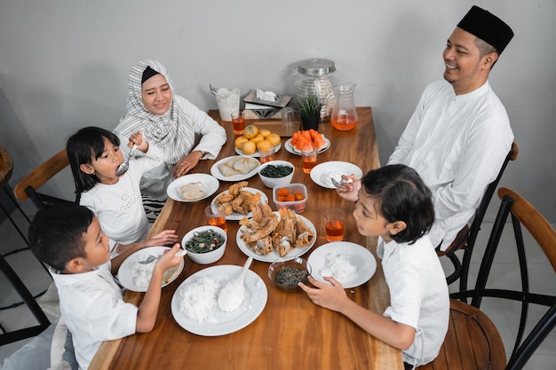 D ner D iftar En Famille  Le Ramadan  Photo Premium