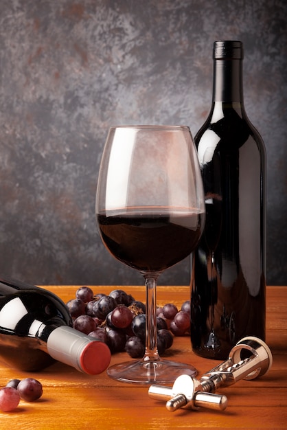 Éléments de dégustation de vin sur la table Photo gratuit