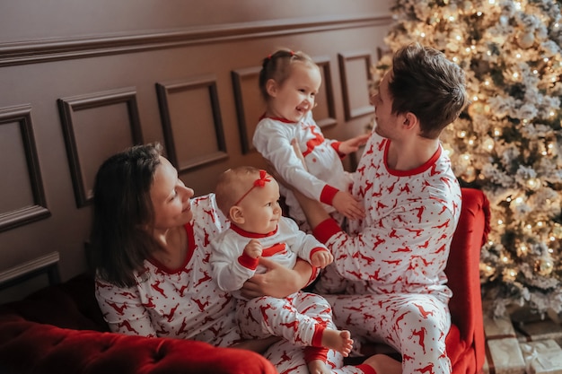 Famille à Noël  Photo Gratuite