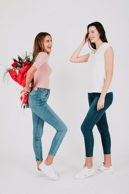 Femme Avec Bouquet De Fleurs Pour Petite Amie Télécharger