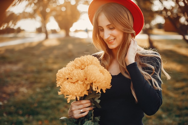 Femme Avec Bouquet De Fleurs Télécharger Des Photos