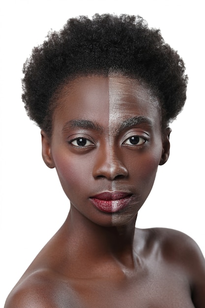 Femme Noire Avec Demi Visage Sur Le Maquillage Concept De Beaute Photo Gratuite