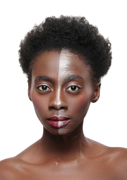 Femme Noire Avec Demi  visage  Sur Le Maquillage Concept De 