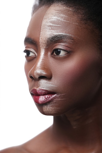Femme Noire Avec Demi  visage  Sur Le Maquillage Concept De 