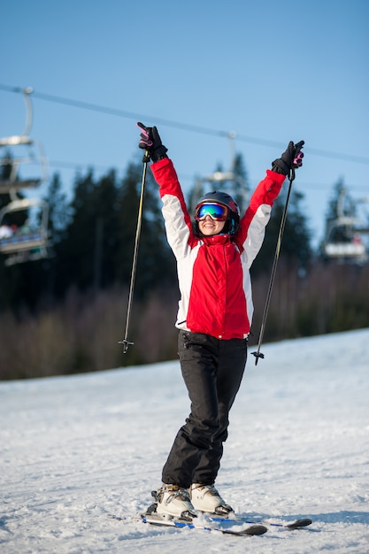  Femme  Skieur Avec Ski  Au Winer Resort En Journ e 