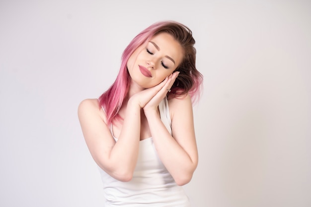 Fille endormie sur ses propres mains Photo gratuit