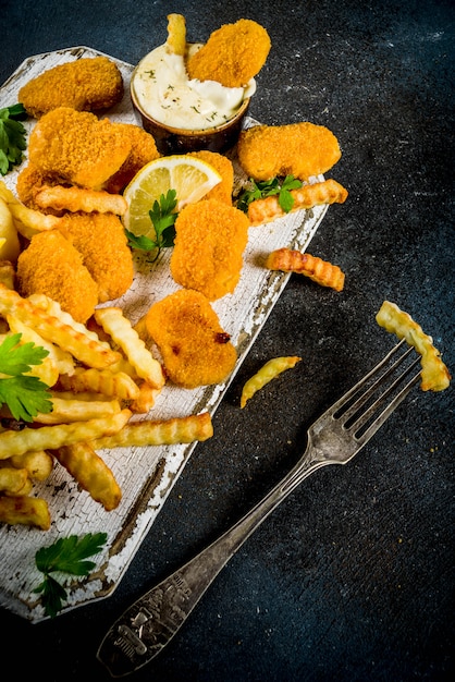 Fish And Chips Avec Sauce Tartare | Photo Premium