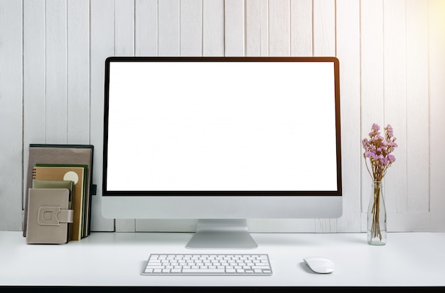 Fond De Lieu De Travail Avec Ordinateur De Bureau Moderne Ecran Blanc Blanc Vintage En Bois Noir Photo Premium