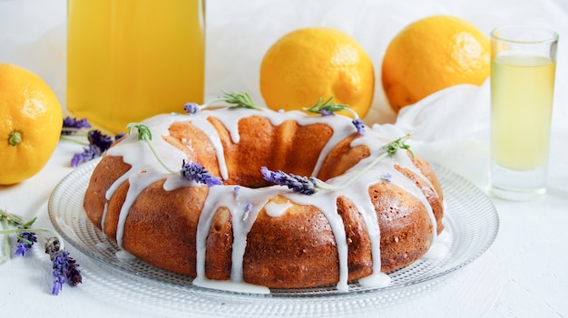 Gateau Au Citron Avec Limoncello Et Lavande Maison Photo Premium