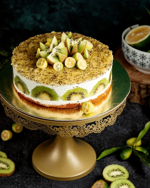 Gateau A La Creme Fouettee Au Kiwi Et Au Citron Photo Gratuite