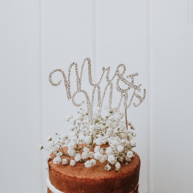 Gateau De Mariage Avec Decoration Paniculata Et Mr Et Mme Topper Photo Gratuite