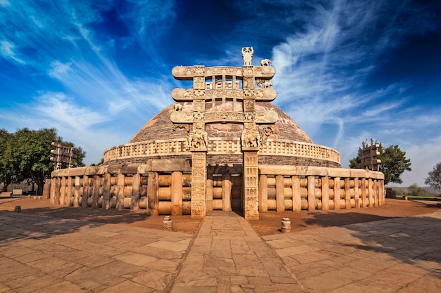 Grand Stupa. Sanchi, Madhya Pradesh, Inde | Photo Premium