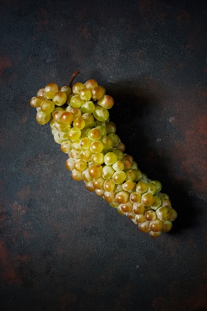 Grappe de raisin vert, vue de dessus Photo gratuit