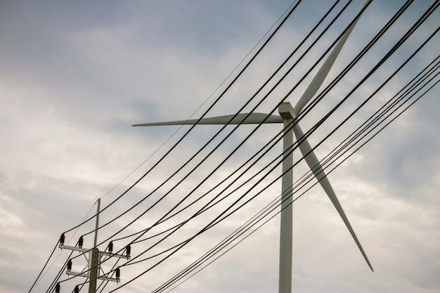 Groupe électrogène d’un parc éolien pour la production d’énergie verte renouvelable Photo Premium