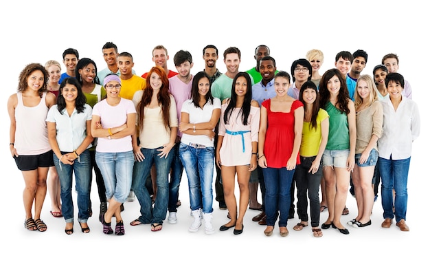 Groupe de personnes diverses debout ensemble isolé sur blanc Photo Premium