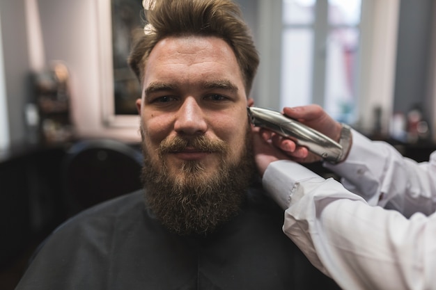 Homme Avoir Rasé Cheveux Coiffeur Récolte Télécharger